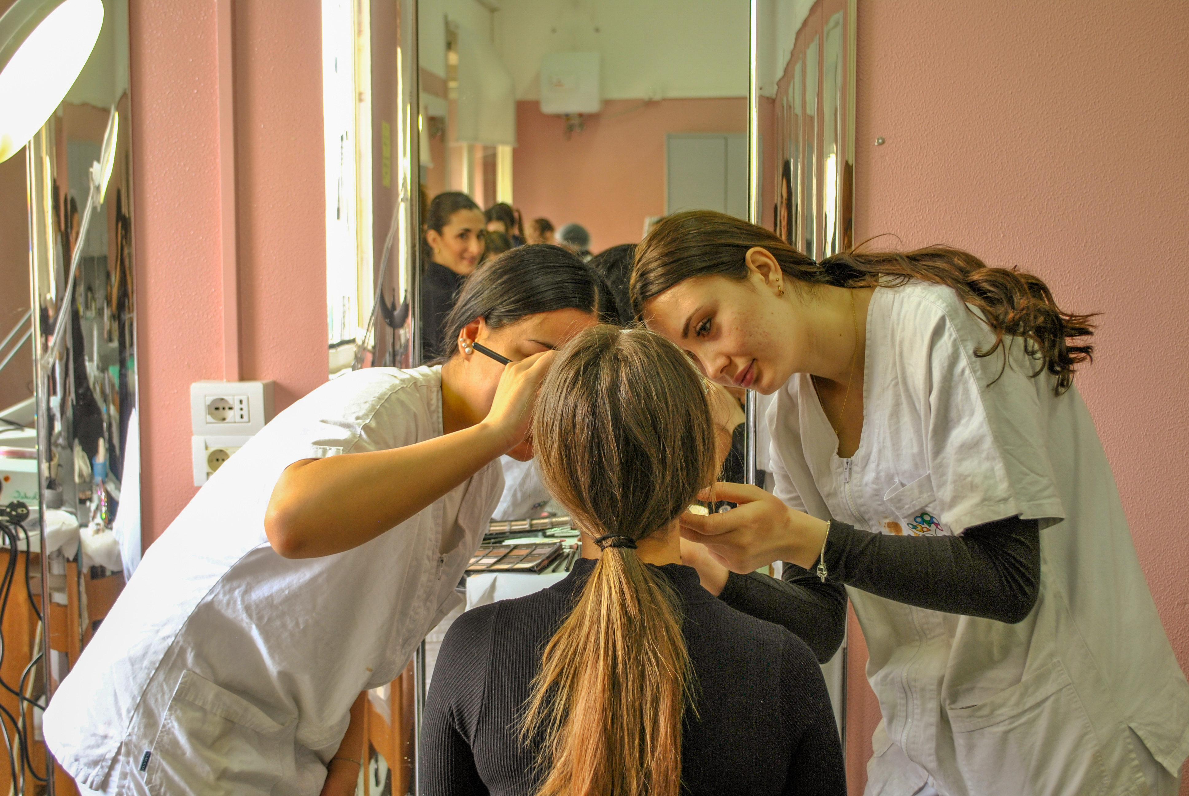 ragazze al trucco
